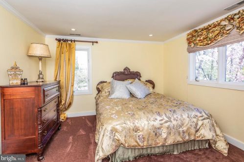 15 Teak Ln, Princeton NJ 08540-4724 exterior