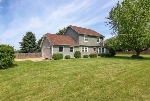 611 Coster Ct, Hinckley, IL 60520-9453