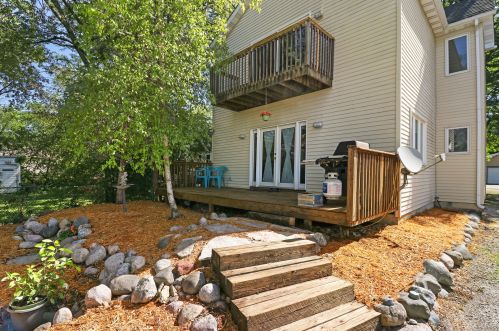 38292 8th St, Spring Grove, IL 60081-9434