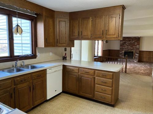 115 Lepage Dr, Southington, CT 06489-3865