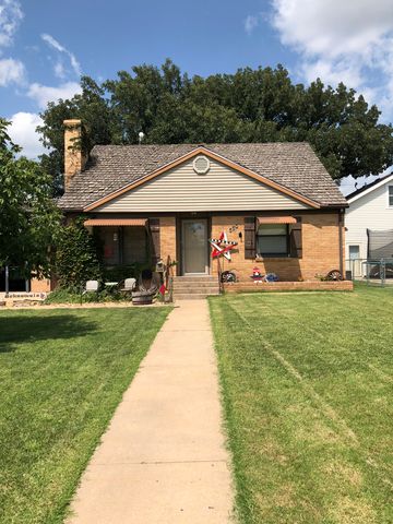 550 7th St, Hoisington, KS 67544-1811