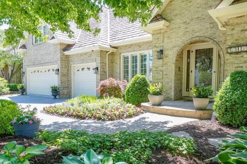2219 Arrowhead Dr, Naperville, IL 60564-5667