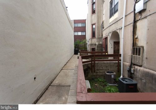 409 11th St, Philadelphia PA  19147-1224 exterior