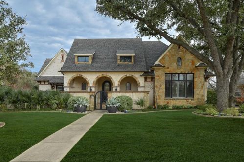 11122 Edgemere Rd, Dallas, TX 75230-3537