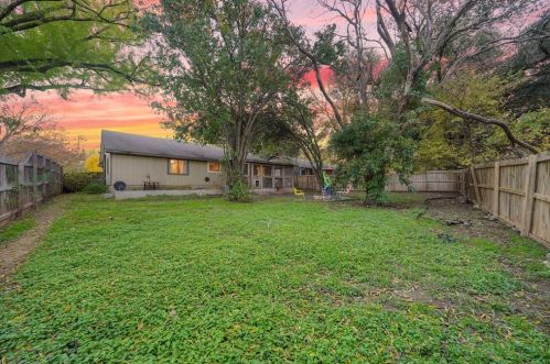 8408 Dixon Dr, Austin TX  78745-7515 exterior