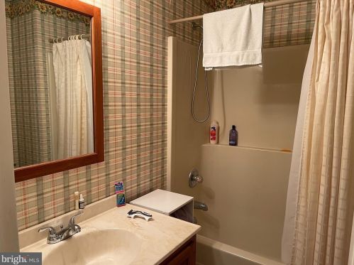 737 Village Rd, Lancaster PA  17602-1624 exterior