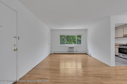 29 Juniper Ln, Tinton Falls, NJ 07724-1854