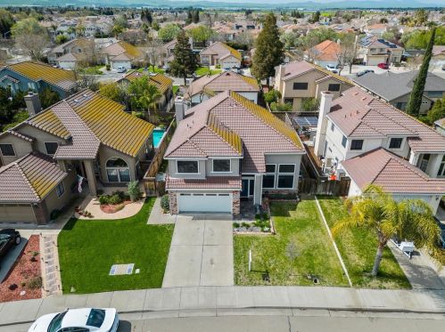 225 Quail Meadows Ln, Tracy, CA 95376-5246