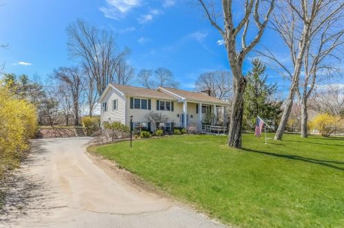 5 South Dr, Hopkinton, RI 02804-1304