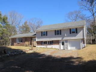 18 Potters Ln, Orrington, ME 04474-3751