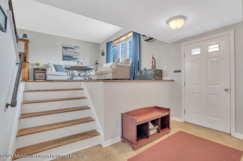 6 Wyoming Dr, Jackson Twp, NJ 08527-1543
