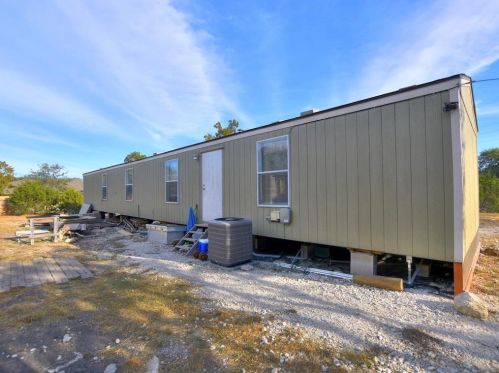 8010 Fawn Crk Dr, Spring Branch TX 78070-4022 exterior