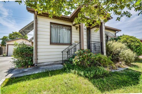 24 Castle St, Stockton, CA 95204-5449