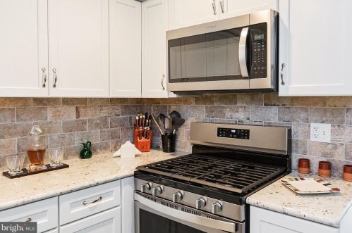 85 Valleybrook Dr, Lancaster PA  17601-4612 exterior