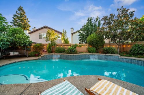 5413 Silver Poplar Ln, Elk Grove, CA 95758-6772