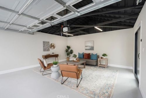 14942 Camarillo St, Van Nuys CA  91403-2004 exterior