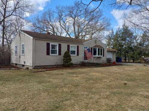23 Mohawk Rd, Windsor Locks, CT 06096-1713