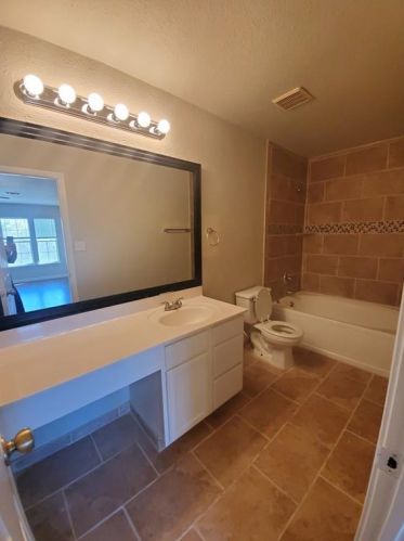 470 Whispering Holw Dr, Uhland TX 78640-4662 exterior