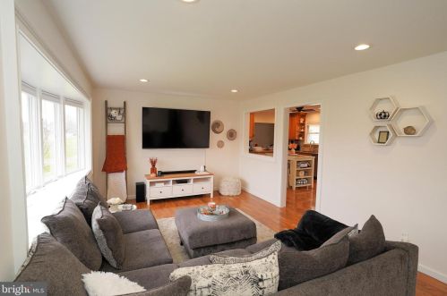 51 Sunset Blvd, Trenton NJ  08690-3950 exterior