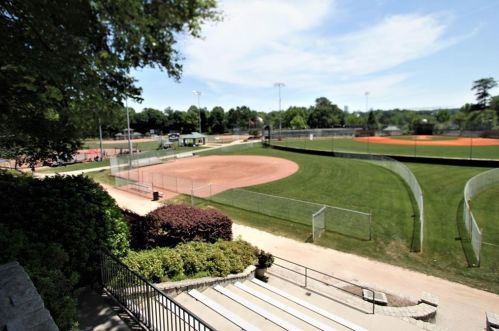 710 Lake Summit Dr, Atlanta GA  30342-1919 exterior