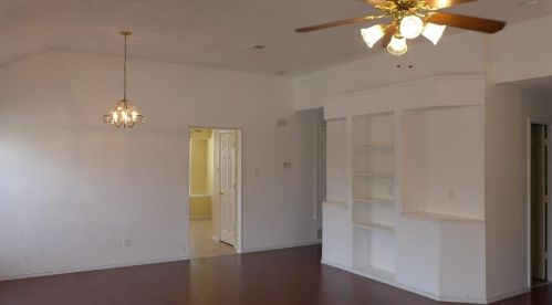 2122 Copperleaf Dr, Garland TX  75040-2806 exterior