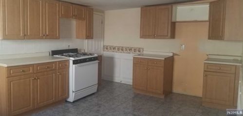 224 Walnut St, Newark, NJ 07105-1217