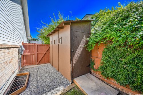 9242 Targhee Dr, Taylorsville UT 84088-6360 exterior