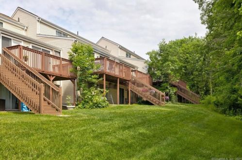 1261 Washington St, Middletown CT  06457-2925 exterior
