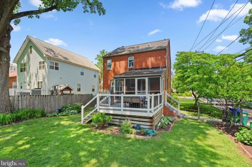 800 Easley St, Silver Spring MD 20910-4587 exterior