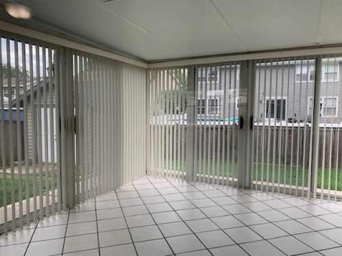864 Omaha Ct, Carol Stream IL  60188-1478 exterior
