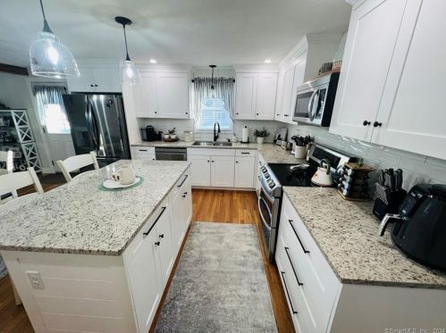 17 Hartshorn St, Killingly CT  06239-4118 exterior