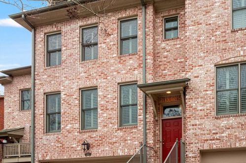3332 Chestnut Woods Cir, Atlanta, GA 30340-3296