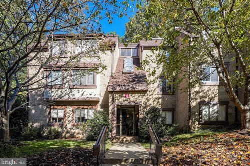 1652 Parkcrest Cir, Herndon, VA 20190-4942