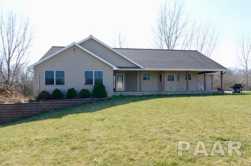 7535 Sparrow Rd, Hopedale, IL 61747-9564