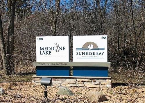 1304 Medicine Lake Dr, Minneapolis MN  55441-4814 exterior