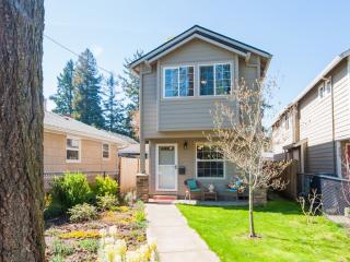 8023 Chautauqua Blvd, Portland OR  97217-7215 exterior