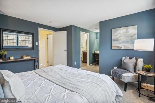 8675 Hickory Ridge Ct, Springfield VA  22153-3703 exterior