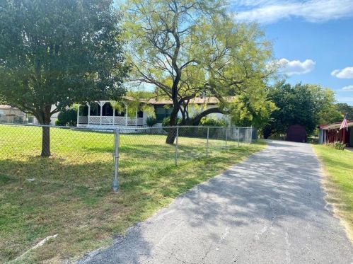 3814 Roaring Springs Ct, Granbury, TX 76048-5330