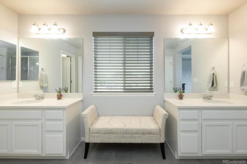 27205 Ottawa Dr, Aurora CO 80016-7542 exterior