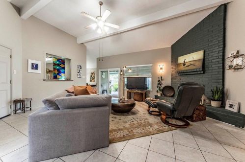 906 Primrose Meadows Cir, Pearland, TX 77584-2042