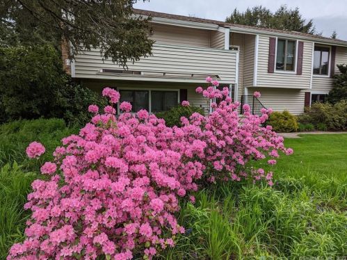 90 Skyline Dr, Wapping, CT 06074-1336