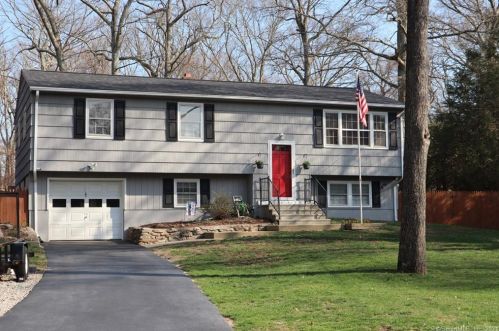 867 Long Cove Rd, Gales Ferry, CT 06335-1913