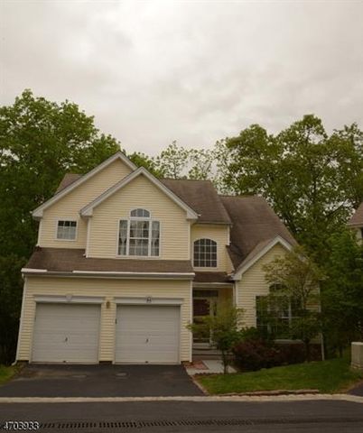 61 Winding Hill Dr, Hackettstown, NJ 07840-5675