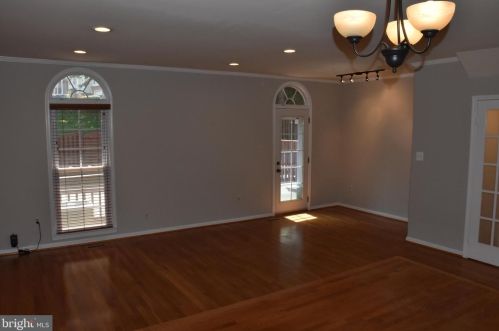 7352 Hidden Knolls Ct, Springfield VA  22153-1911 exterior