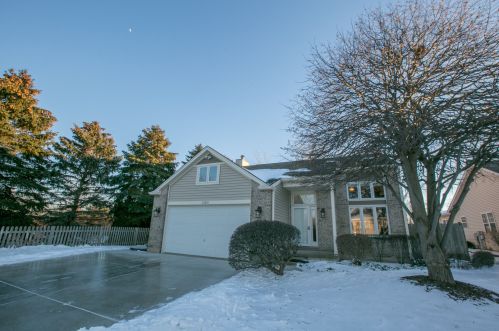 3103 Newcastle Ct, Waukegan, IL 60087-2164