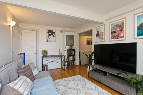 3236 Huelani Dr, Honolulu HI  96822-1233 exterior