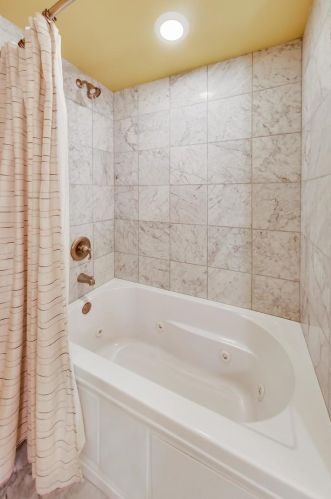 8901 Maple Ave, Willowbrook IL 60527-6469 exterior