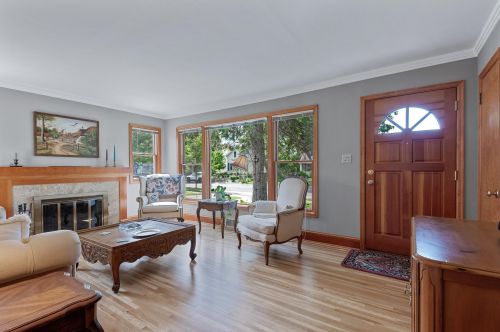1027 Idaho Ave, Saint Paul, MN 55117-3352
