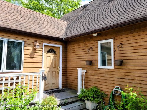 164 Luther Dr, Lakehurst, NJ 08759-6210