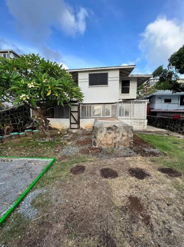 1364 Frank St, Honolulu, HI 96816-1709